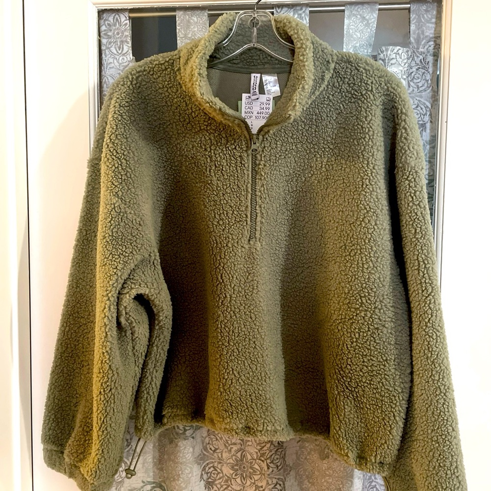 H & M Divided Knubbly Textured Top Large